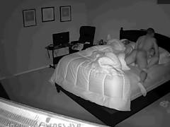 В постели домашний хардкор с молодой блудницей перед скрытой камерой
